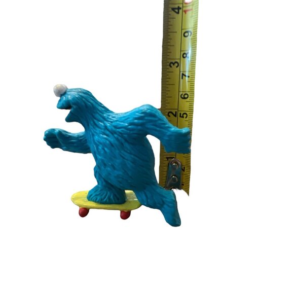 Vintage Cookie Monster Skate Boarding PVC Figure, Cake Topper, Sesame Street 80s - Picture 5 of 6